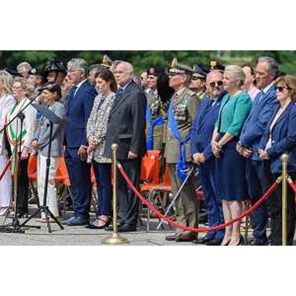 Le autorità presenti a Redipuglia. - Le autorità presenti a Redipuglia.