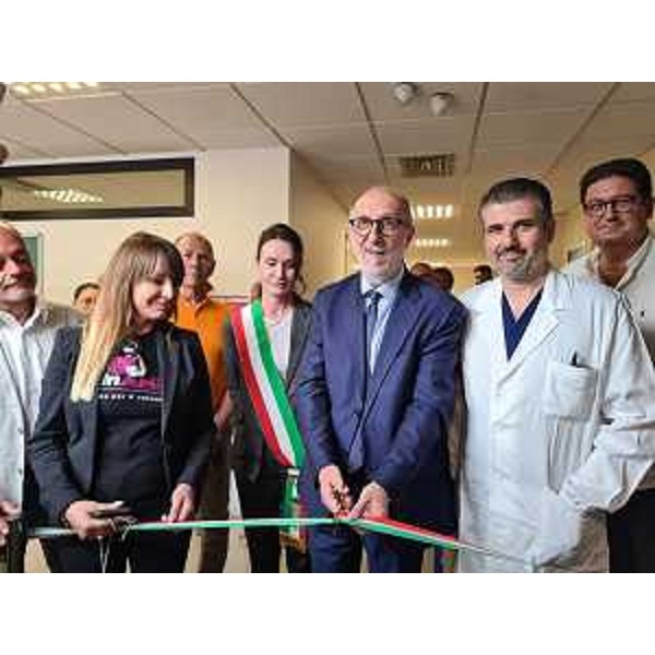L'assessore Riccardi all'inaugurazione della sala d'attesa del Pronto soccorso all'ospedale San Polo di Monfalcone - L'assessore Riccardi all'inaugurazione della sala d'attesa del Pronto soccorso all'ospedale San Polo di Monfalcone