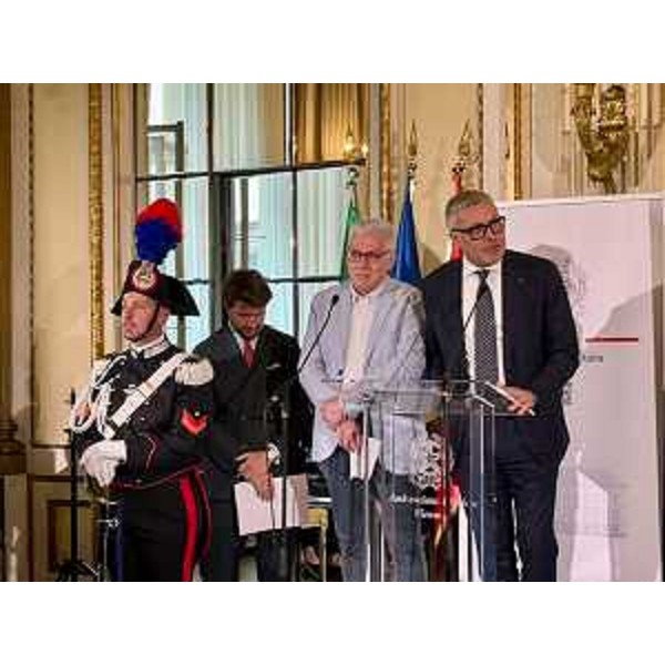 L'assessore regionale Sergio Emidio Bini (il primo a destra) nel corso del suo intervento - L'assessore regionale Sergio Emidio Bini (il primo a destra) nel corso del suo intervento