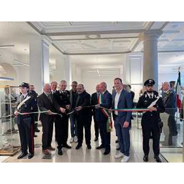 Il momento del taglio del nastro. - Il momento del taglio del nastro.