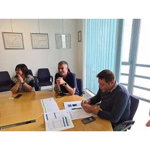 L'assessore regionale Pierpaolo Roberti, al centro, nell'incontro in Comune ad Aviano con il sindaco Paolo Tassin Zanin e la sua Giunta - L'assessore regionale Pierpaolo Roberti, al centro, nell'incontro in Comune ad Aviano con il sindaco Paolo Tassin Zanin e la sua Giunta 