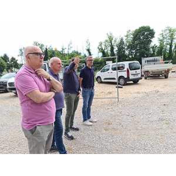 L'assessore regionale Pierpalo Roberti (primo da destra) nel sopralluogo al cantiere della nuova Biblioteca di Aviano - L'assessore regionale Pierpalo Roberti (primo da destra) nel sopralluogo al cantiere della nuova Biblioteca di Aviano