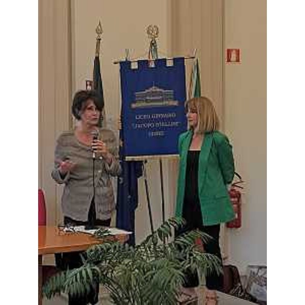 L'assessore regionale all'Istruzione Alessia Rosolen con il direttore del Servizio regionale Istruzione, Orientamento e Diritto allo studio Patrizia Pavatti - L'assessore regionale all'Istruzione Alessia Rosolen con il direttore del Servizio regionale Istruzione, Orientamento e Diritto allo studio Patrizia Pavatti