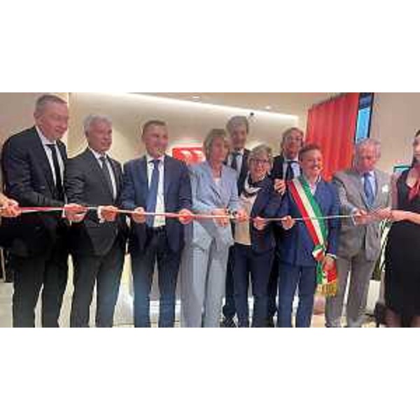 L'inaugurazione della rinnovata filiale CiviBank di Udine in via Vittorio Veneto con l'assessore regionale Barbara Zilli - L'inaugurazione della rinnovata filiale CiviBank di Udine in via Vittorio Veneto con l'assessore regionale Barbara Zilli