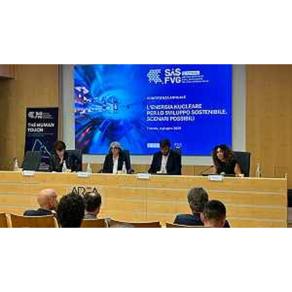 L'assessore regionale alla Ricerca e Università Alessia Rosolen (a sinistra) alla conferenza annuale del Sistema scientifico e dell'innovazione del Friuli Venezia Giulia, dedicata al tema "L'energia nucleare per lo sviluppo sostenibile. Scenari possibili" all'Area Science Park di Trieste - L'assessore regionale alla Ricerca e Università Alessia Rosolen (a sinistra) alla conferenza annuale del Sistema scientifico e dell'innovazione del Friuli Venezia Giulia, dedicata al tema "L'energia nucleare per lo sviluppo sostenibile. Scenari possibili" all'Area Science Park di Trieste