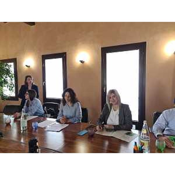 L'assessore regionale Cristina Amirante (al centro), alla sua destra il sindaco di Ssto al Reghena, Zaida Franceschetti - L'assessore regionale Cristina Amirante (al centro), alla sua destra il sindaco di Ssto al Reghena, Zaida Franceschetti