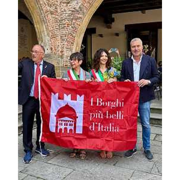 L'assessore Bini con l'amministrazione comunale di Cividale - L'assessore Bini con l'amministrazione comunale di Cividale