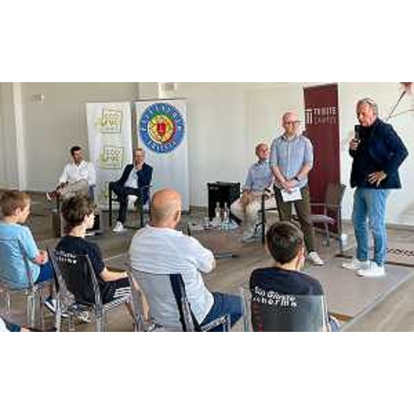 L'assessore regionale Fabio Scoccimarro nel suo intervento alla conferenza della Pallanuoto Trieste sull'uso responsabile dell'acqua - L'assessore regionale Fabio Scoccimarro nel suo intervento alla conferenza della Pallanuoto Trieste sull'uso responsabile dell'acqua