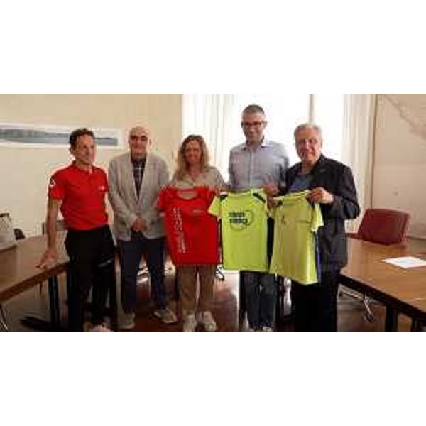 Da sinistra: Bruno Vittori (Scuola italiana Nordic Walking), Renato Pelessoni (consigliere Conio Fvg), Elisa Lodi (assessore Sport Comune Trieste), Pierpaolo Roberti (assessore Autonomie locali Fvg), Pompeo Tria (presidente Trieste atletica) - Da sinistra: Bruno Vittori (Scuola italiana Nordic Walking), Renato Pelessoni (consigliere Conio Fvg), Elisa Lodi (assessore Sport Comune Trieste), Pierpaolo Roberti (assessore Autonomie locali Fvg), Pompeo Tria (presidente Trieste atletica)