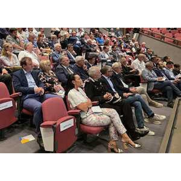 In seconda fila, Diego Bernardis (Fedriga persidente), terzo da sinistra - In seconda fila, Diego Bernardis (Fedriga persidente), terzo da sinistra