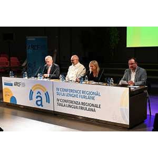 Tavolo del relatori alla IV Confernza regionale sulla lingua friulana - Tavolo del relatori alla IV Confernza regionale sulla lingua friulana