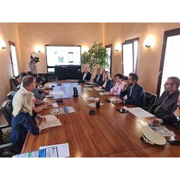 L'assessore regionale Cristina Amirante con i vertici Edr Pn e i sindaci dei Comuni interessati - L'assessore regionale Cristina Amirante con i vertici Edr Pn e i sindaci dei Comuni interessati