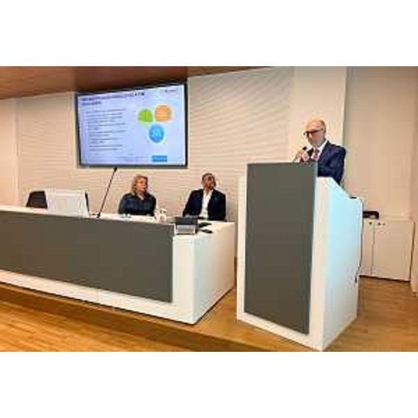 L'intervento dell'assessore regionale alla Salute Riccardo Riccardi durante il corso di formazione rivolto agli operatori della Rete oncologica regionale - L'intervento dell'assessore regionale alla Salute Riccardo Riccardi durante il corso di formazione rivolto agli operatori della Rete oncologica regionale