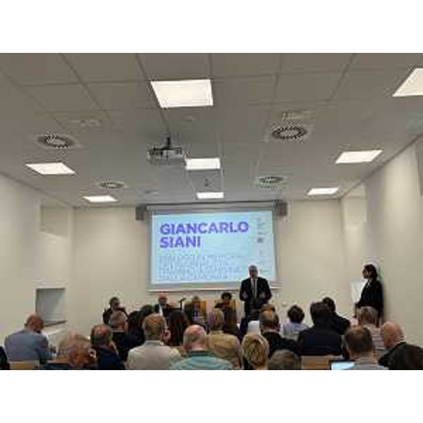 La sala del Dipartimento di scienze giuridiche dell'Università di Udine durante l'intervento del presidente Bordin - La sala del Dipartimento di scienze giuridiche dell'Università di Udine durante l'intervento del presidente Bordin