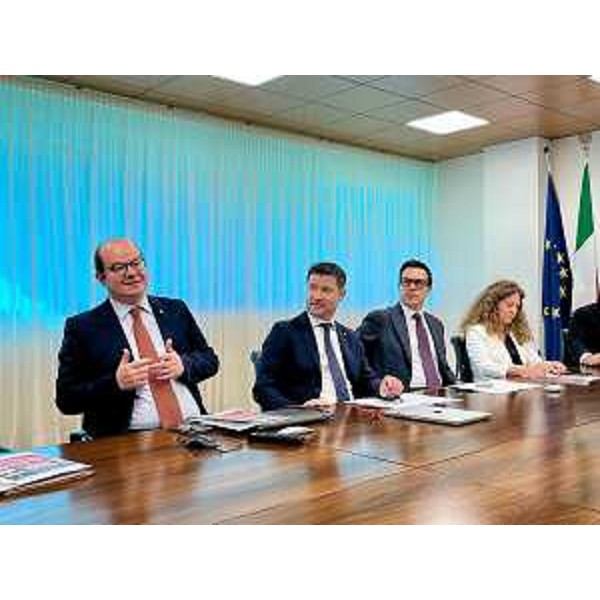 L'intervento del vicegovernatore Mario Anzil durante la presentazione della proposta di legge - L'intervento del vicegovernatore Mario Anzil durante la presentazione della proposta di legge