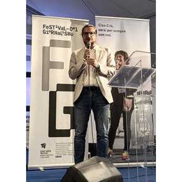 Enrico Bullian porta il saluto della V Commissione consiliare all'XI Festival del Giornalismo di Ronchi dei Legionari - Enrico Bullian porta il saluto della V Commissione consiliare all'XI Festival del Giornalismo di Ronchi dei Legionari