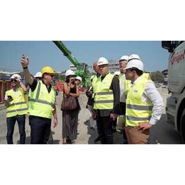 Un momento della visita al cantiere di Terrazza a Mare di Lignano da parte dell'assessore regionale Sergio Emidio Bini - Un momento della visita al cantiere di Terrazza a Mare di Lignano da parte dell'assessore regionale Sergio Emidio Bini