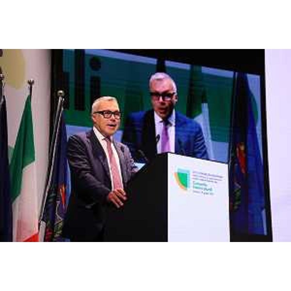 L'assessore regionale Sergio Emidio Bini durante il suo intervento al congresso delle Fondazioni bancarie a Gorizia - L'assessore regionale Sergio Emidio Bini durante il suo intervento al congresso delle Fondazioni bancarie a Gorizia