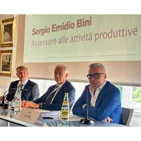 L'assessore regionale Sergio Emidio Bini (a destra) - L'assessore regionale Sergio Emidio Bini (a destra)