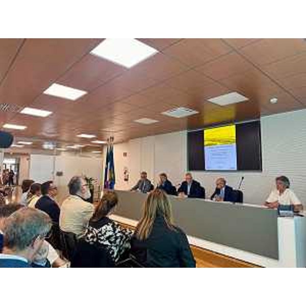 La sala del palazzo regionale di via Sabbadini durante la conferenza stampa - La sala del palazzo regionale di via Sabbadini durante la conferenza stampa