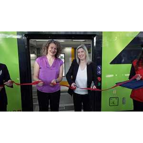 Lassessore regionale alle Infrastrutture Cristina Amirante, allinaugurazione del nuovo treno, assieme al direttore regionale di Trenitalia per il Friuli Venezia Giulia Elisa Nannetti al taglio del nastro del nuovo treno "rock". - Lassessore regionale alle Infrastrutture Cristina Amirante, allinaugurazione del nuovo treno, assieme al direttore regionale di Trenitalia per il Friuli Venezia Giulia Elisa Nannetti al taglio del nastro del nuovo treno "rock".