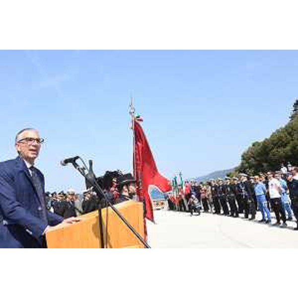L'assessore Roberti nel corso del suo intervento - L'assessore Roberti nel corso del suo intervento