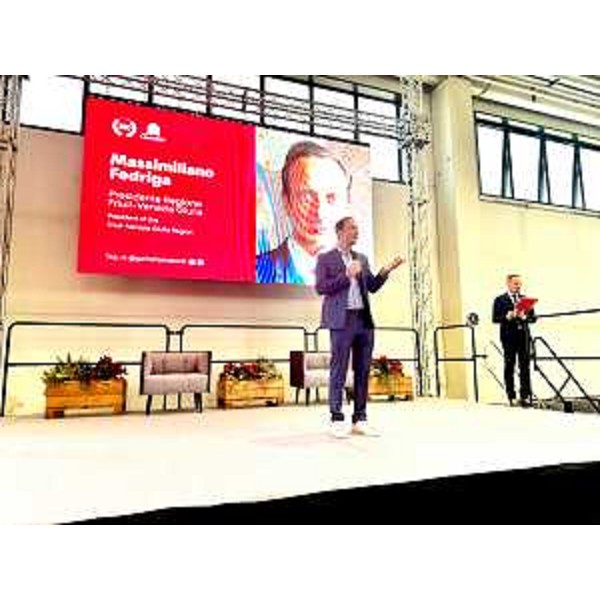 Il governatore Massimiliano Fedriga durante il suo intervento alla celebrazione dei 250 anni dell'impresa Garbelklotto a Sacile - Il governatore Massimiliano Fedriga durante il suo intervento alla celebrazione dei 250 anni dell'impresa Garbelklotto a Sacile