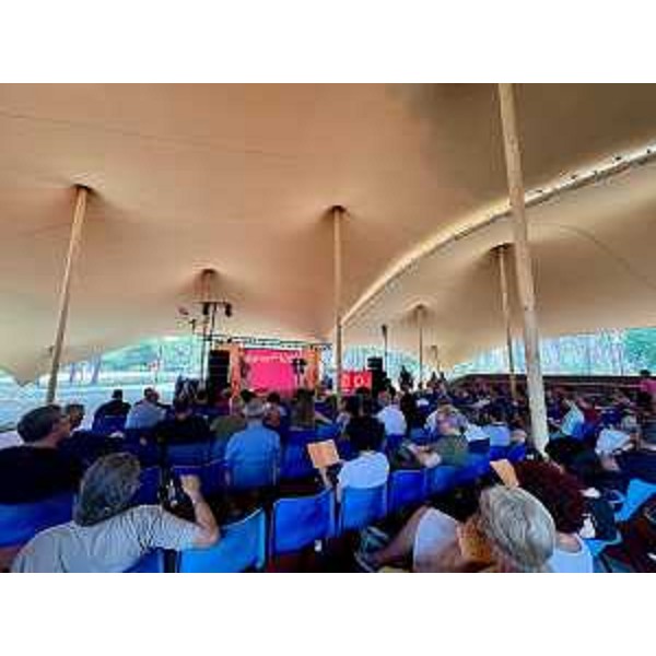 Il pubblico che ha seguito l'inaugurazione del festival - Il pubblico che ha seguito l'inaugurazione del festival