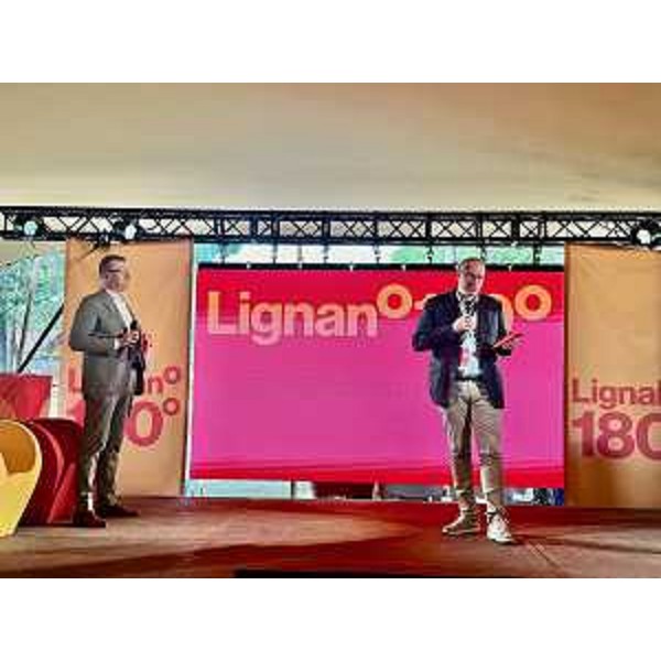 Un altro momento dell'intervento del presidente Bordin, sul palco con Paolo Mosanghini, vicedirettore del gruppo Nem - Un altro momento dell'intervento del presidente Bordin, sul palco con Paolo Mosanghini, vicedirettore del gruppo Nem