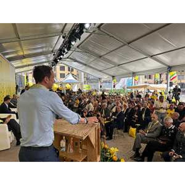 Il governatore della Regione Massimiliano Fedriga intervenuto dal palco di Udine in occasione del convegno di Coldiretti - Il governatore della Regione Massimiliano Fedriga intervenuto dal palco di Udine in occasione del convegno di Coldiretti