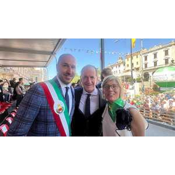 L'assessore Barbara Zilli con il sindaco di Gemona Roberto Revelant e il governatore del Veneto Luca Zaia - L'assessore Barbara Zilli con il sindaco di Gemona Roberto Revelant e il governatore del Veneto Luca Zaia