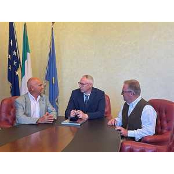 Il presidente Bordin, al centro, nel corso dell'incontro nel salottino della Presidenza - Il presidente Bordin, al centro, nel corso dell'incontro nel salottino della Presidenza
