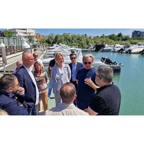 Un momento del sopralluogo a Porto Casoni a Lignano Sabbiadoro. - Un momento del sopralluogo a Porto Casoni a Lignano Sabbiadoro. 