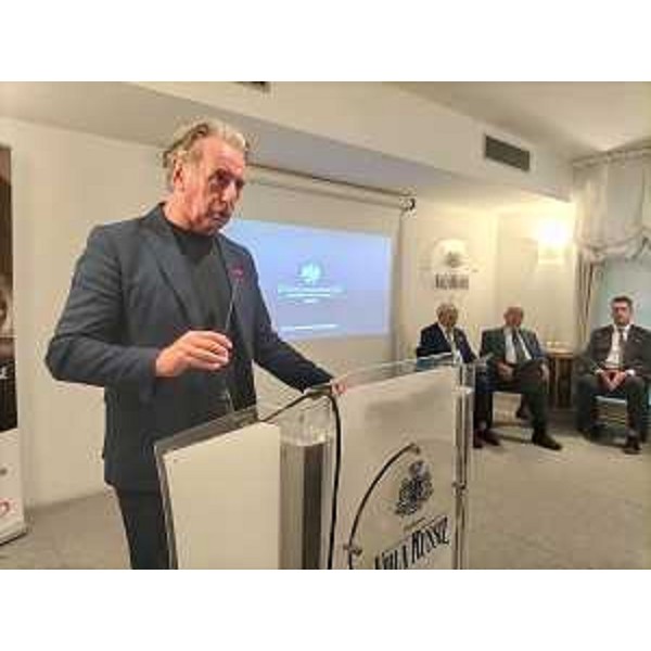 L'assessore regionale alla Difesa dell'ambiente, energia e sviluppo sostenibile, Fabio Scoccimarro,all'assemblea di Confcommercio Trieste - L'assessore regionale alla Difesa dell'ambiente, energia e sviluppo sostenibile, Fabio Scoccimarro,all'assemblea di Confcommercio Trieste