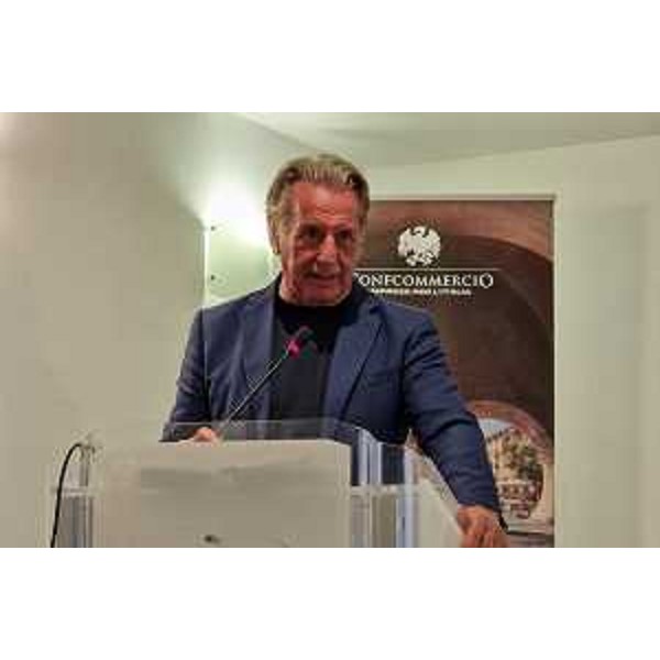 L'assessore regionale alla Difesa dell'ambiente, energia e sviluppo sostenibile, Fabio Scoccimarro,all'assemblea di Confcommercio Trieste - L'assessore regionale alla Difesa dell'ambiente, energia e sviluppo sostenibile, Fabio Scoccimarro,all'assemblea di Confcommercio Trieste