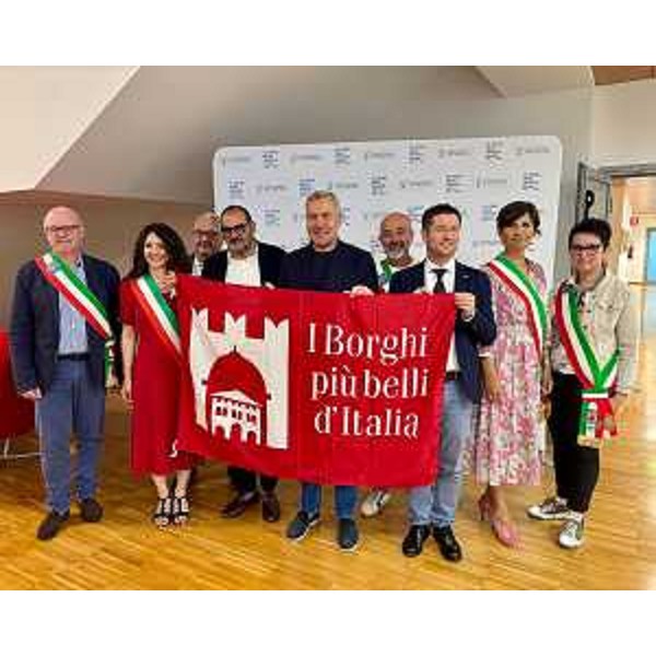 L'assessore regionale alle Attività produttive e Turismo Sergio Emidio Bini alla presentazione ufficiale de "La Notte Romantica nei borghi più belli d'Italia" 2025. - L'assessore regionale alle Attività produttive e Turismo Sergio Emidio Bini alla presentazione ufficiale de "La Notte Romantica nei borghi più belli d'Italia" 2025.