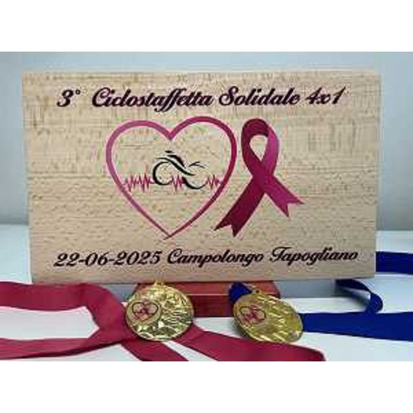 Trofeo e medaglie per tutte le squadre partecipanti - Trofeo e medaglie per tutte le squadre partecipanti