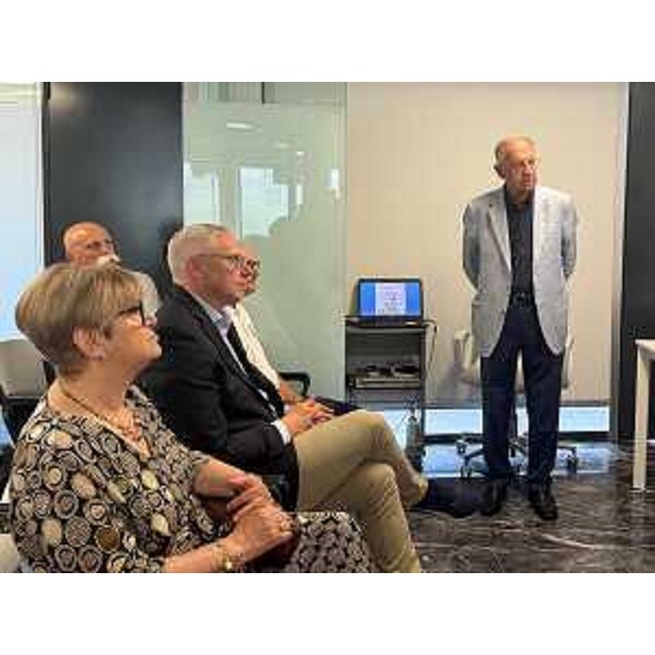 Il presidente Bordin e Giorgio Arpino, presidente Lilt Udine, primo in piedi da destra - Il presidente Bordin e Giorgio Arpino, presidente Lilt Udine, primo in piedi da destra