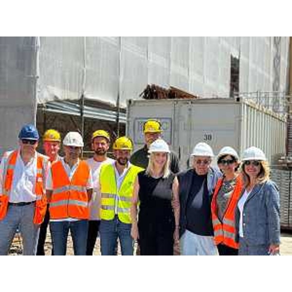 L'assessore regionale a Infrastrutture e territorio Cristina Amirante durante il sopralluogo al cantiere di ristrutturazione dell'ex birrificio di Pordenone - L'assessore regionale a Infrastrutture e territorio Cristina Amirante durante il sopralluogo al cantiere di ristrutturazione dell'ex birrificio di Pordenone