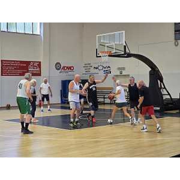 Un momento dell'allenamento della squadra di Maxibasket - Un momento dell'allenamento della squadra di Maxibasket