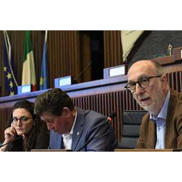 In primo piano lassessore alla Protezione civile Riccardo Riccardi ogi in Consiglio regionale. - In primo piano lassessore alla Protezione civile Riccardo Riccardi ogi in Consiglio regionale.