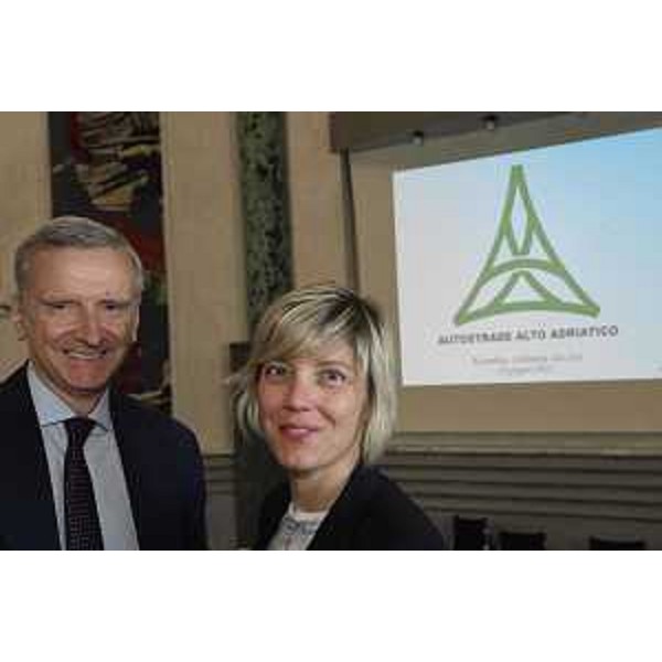 L'assessore Zilli con il presidente di Autostrade Alto Adriatico Marco Monaco. - L'assessore Zilli con il presidente di Autostrade Alto Adriatico Marco Monaco.