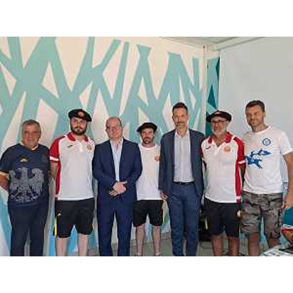 Il vicepresidente con delega a Cultura e sport Mario Anzil con il sindaco di Santa Maria la Longa, Fabio Pettenà, il presidente dellIstitut Ladin Furlan Pre Checo Placerean, Geremia Gomboso, e la delegazione occitana. - Il vicepresidente con delega a Cultura e sport Mario Anzil con il sindaco di Santa Maria la Longa, Fabio Pettenà, il presidente dellIstitut Ladin Furlan Pre Checo Placerean, Geremia Gomboso, e la delegazione occitana.