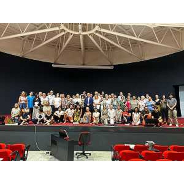 Il vice presidente con delega a Cultura e sport Mario Anzil con gli artisti del progetto Puccini2025 - Il vice presidente con delega a Cultura e sport Mario Anzil con gli artisti del progetto Puccini2025