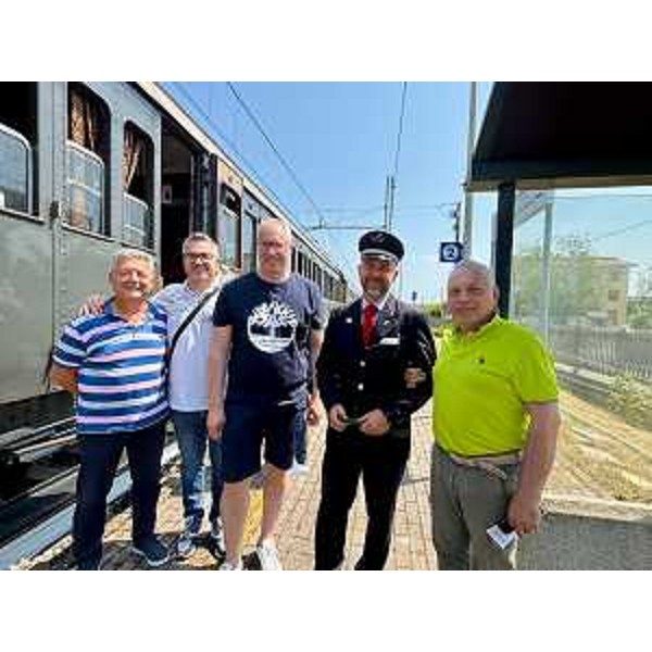 Al centro, il presidente del Cr Fvg, Mauro Bordin, alla partenza del treno storico delle Risorgive e dello Stella - Al centro, il presidente del Cr Fvg, Mauro Bordin, alla partenza del treno storico delle Risorgive e dello Stella