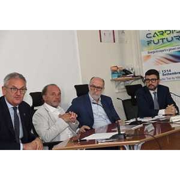 Da sinistra, il rettore di UniTs Roberto Di Lenarda, il direttore generale di Asugi Antonio Poggiana, l'assessore Riccardo Riccardi e il professor Luigi Murena. - Da sinistra, il rettore di UniTs Roberto Di Lenarda, il direttore generale di Asugi Antonio Poggiana, l'assessore Riccardo Riccardi e il professor Luigi Murena. 