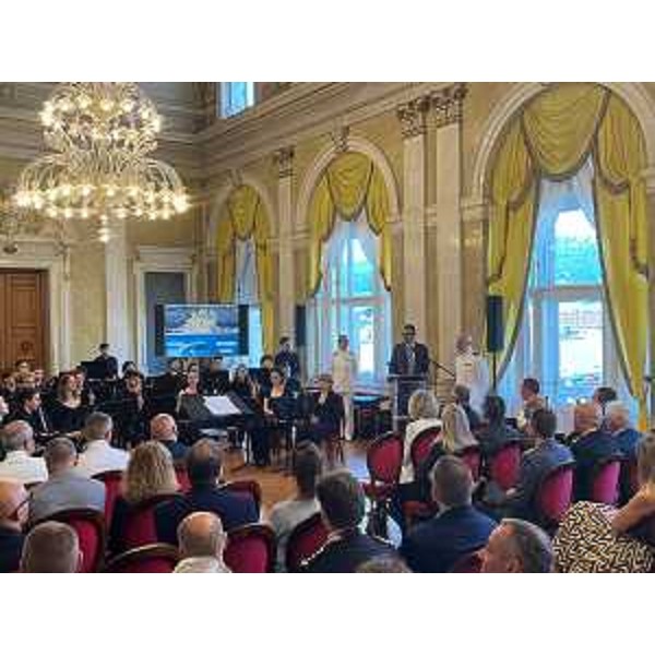 L'assessore regionale alla Sicurezza Pierpaolo Roberti in occasione del concerto organizzato a Trieste nel salone di rappresentanza della Regione, dalla Direzione marittima del Friuli Venezia Giulia per celebrare i 160 anni di fondazione del Corpo della Capitanerie di porto-Guardia costiera - L'assessore regionale alla Sicurezza Pierpaolo Roberti in occasione del concerto organizzato a Trieste nel salone di rappresentanza della Regione, dalla Direzione marittima del Friuli Venezia Giulia per celebrare i 160 anni di fondazione del Corpo della Capitanerie di porto-Guardia costiera