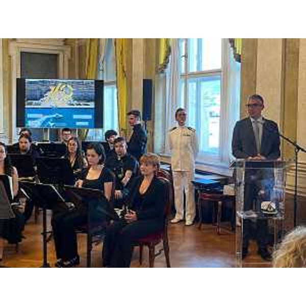 L'assessore regionale alla Sicurezza Pierpaolo Roberti in occasione del concerto organizzato a Trieste nel salone di rappresentanza della Regione, dalla Direzione marittima del Friuli Venezia Giulia per celebrare i 160 anni di fondazione del Corpo della Capitanerie di porto-Guardia costiera - L'assessore regionale alla Sicurezza Pierpaolo Roberti in occasione del concerto organizzato a Trieste nel salone di rappresentanza della Regione, dalla Direzione marittima del Friuli Venezia Giulia per celebrare i 160 anni di fondazione del Corpo della Capitanerie di porto-Guardia costiera