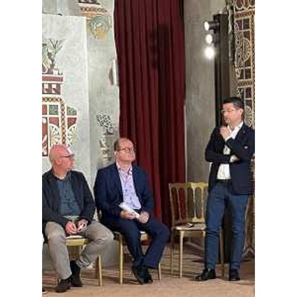 Il consigliere regionale Markus Maurmair (FdI), primo da destra, durante la cerimonia al castello di Valvasone. Al centro Mario Anzil, assessore regionale alla Cultura e vicegovernatore - Il consigliere regionale Markus Maurmair (FdI), primo da destra, durante la cerimonia al castello di Valvasone. Al centro Mario Anzil, assessore regionale alla Cultura e vicegovernatore