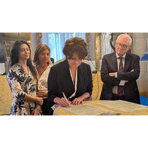 La sottoscrizione del gemellaggio tra la Carta di Lorenzo e la Carta di Urbino - La sottoscrizione del gemellaggio tra la Carta di Lorenzo e la Carta di Urbino